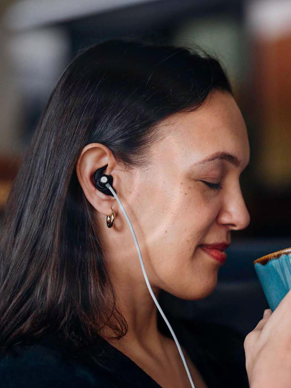 Member enjoying a coffee while wearing the yōjō ear clip
